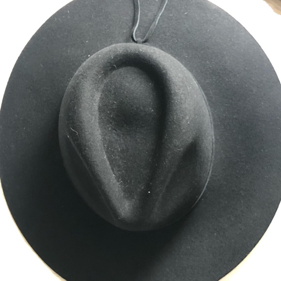 LACK OF COLOR - Picture 6 of 6